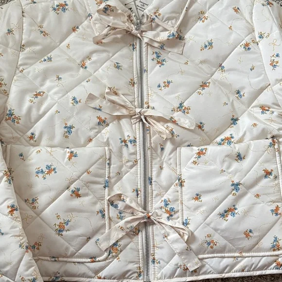 Floral Quilted Bow Jacket - Picture 2 of 2